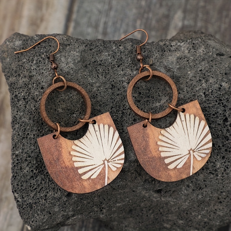 Women's Vintage Bohemian U-Shaped Leaf Pattern Wooden Earrings